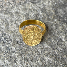 Load image into Gallery viewer, 21K Engraved Ring