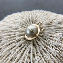 Load image into Gallery viewer, Captured Tahitian Pearl Necklace