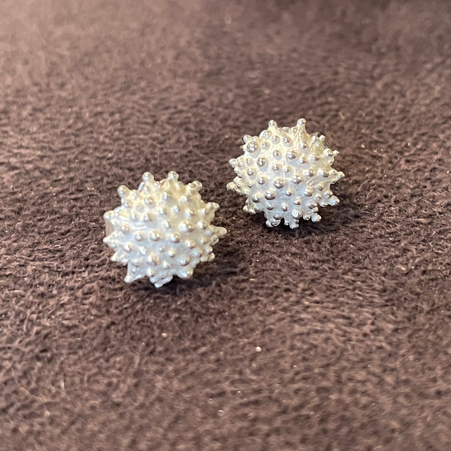 Bumpy Crown Edge Earring