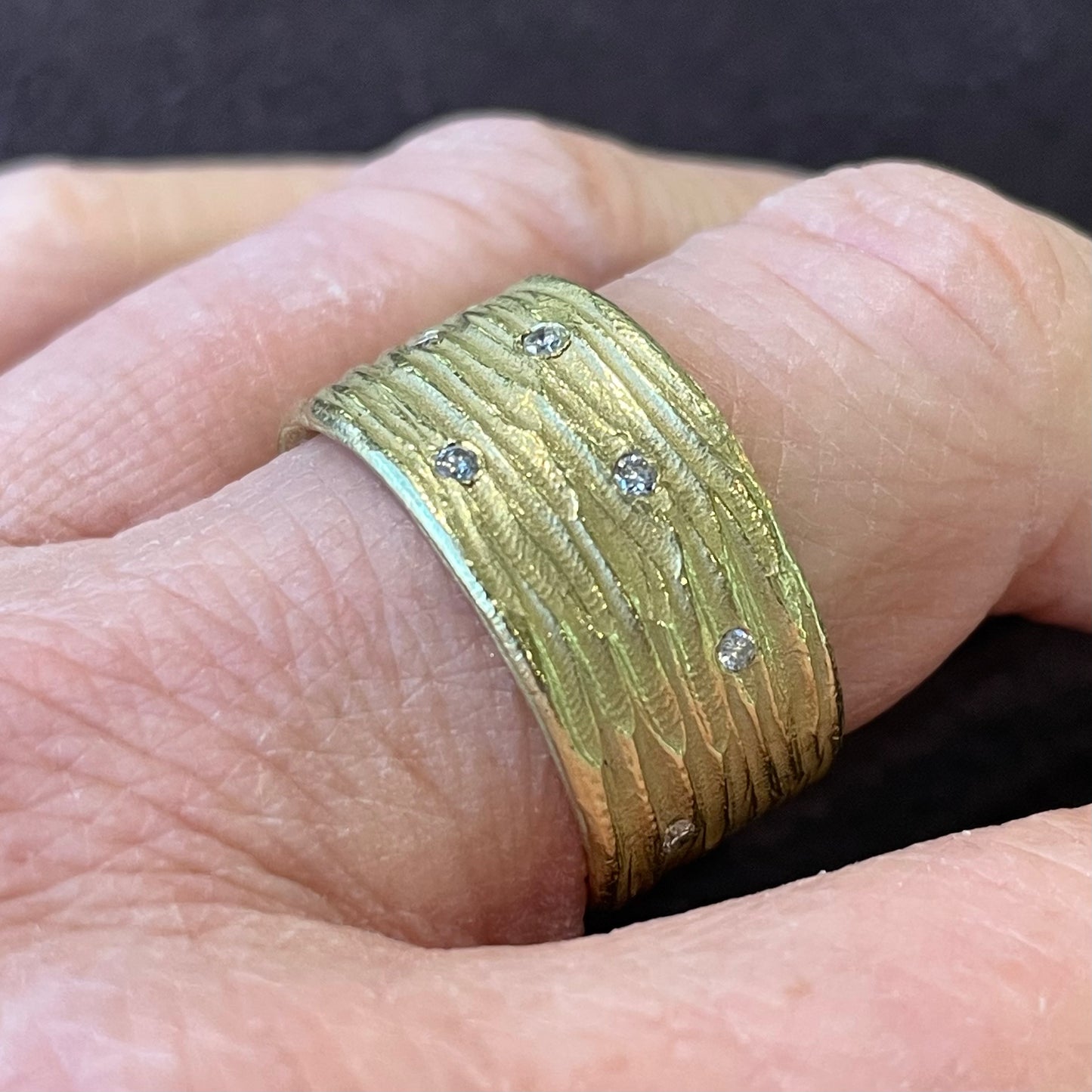 18K Dig Ring with Diamonds