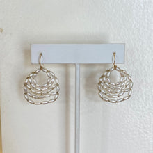 Load image into Gallery viewer, Woven Freshwater pearl earrings
