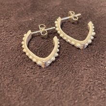 Load image into Gallery viewer, Bumpy Hoop Thin Earring