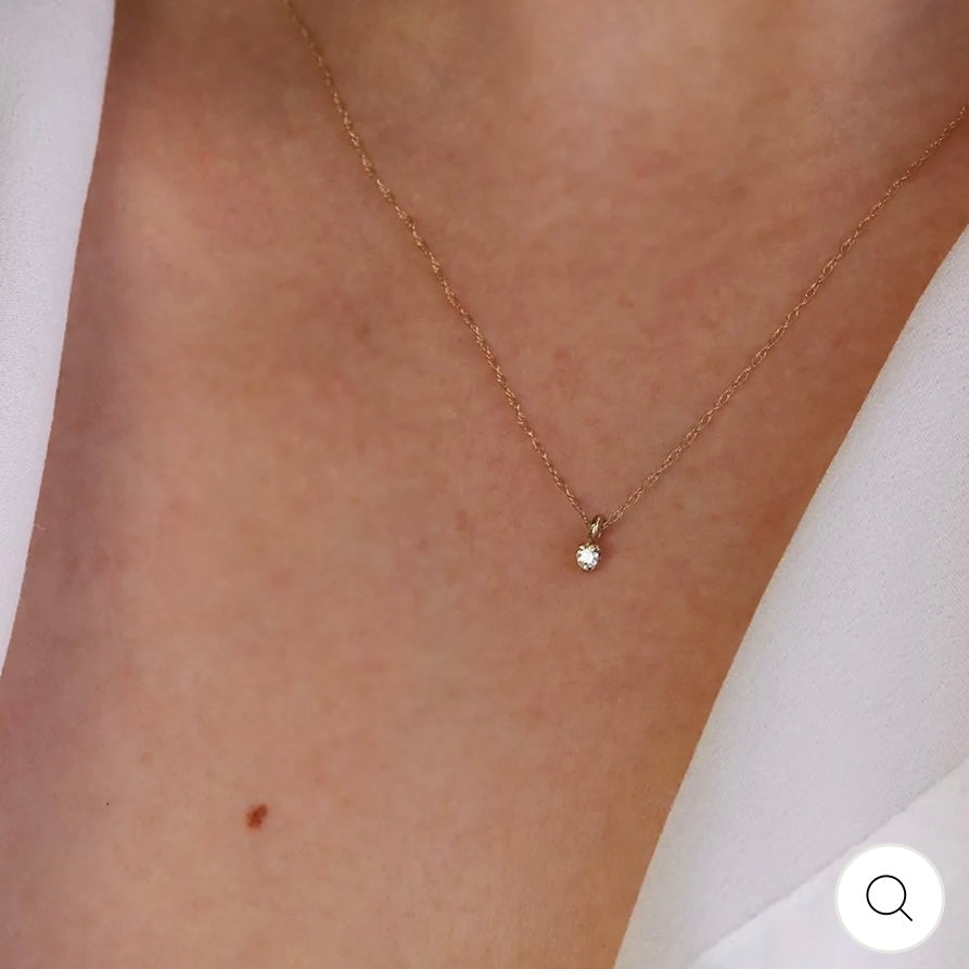 Diamond pendant necklace