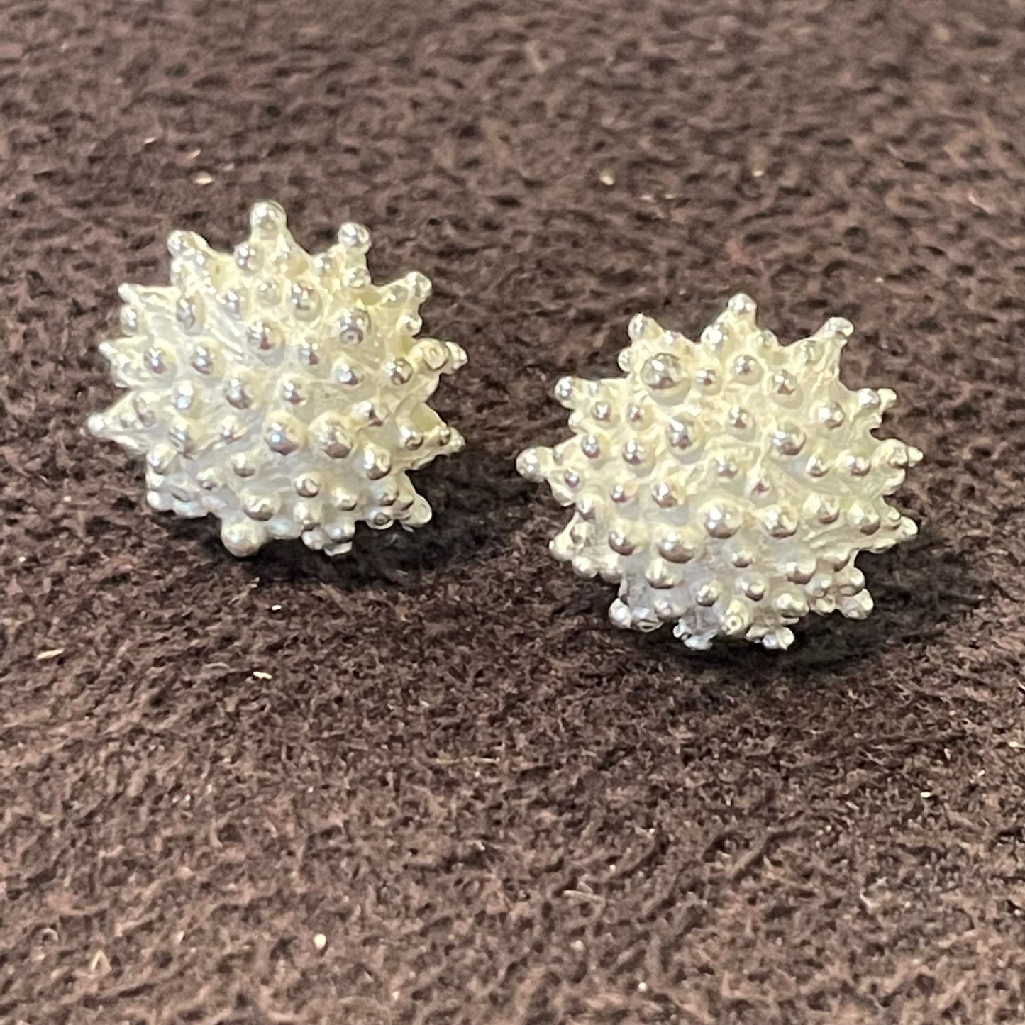 Bumpy Crown Edge Earring