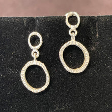 Load image into Gallery viewer, Small Double Ring Dig Earring