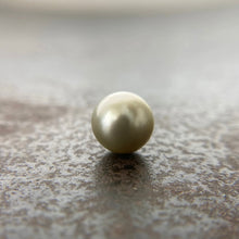 Load image into Gallery viewer, Captured Tahitian Pearl Necklace