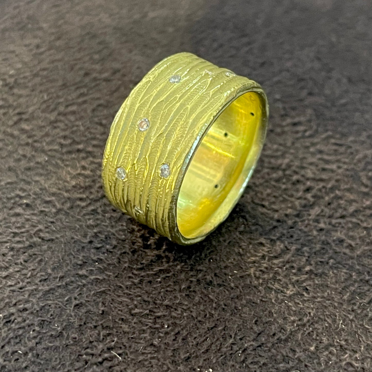 18K Dig Ring with Diamonds