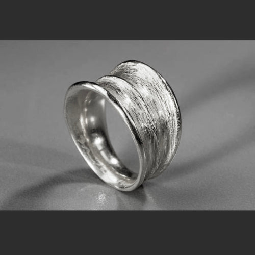 Two Row Tapered Horn Ring