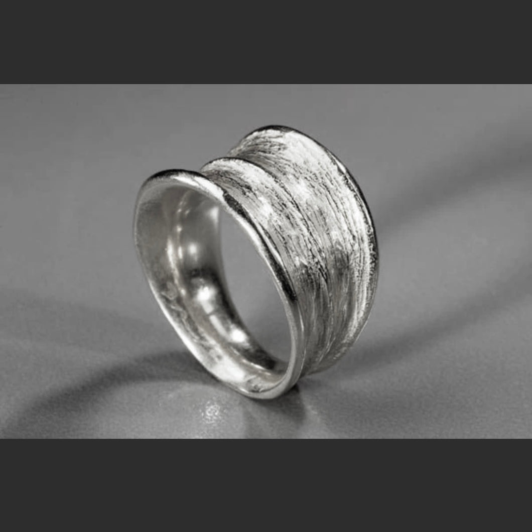 Two Row Tapered Horn Ring