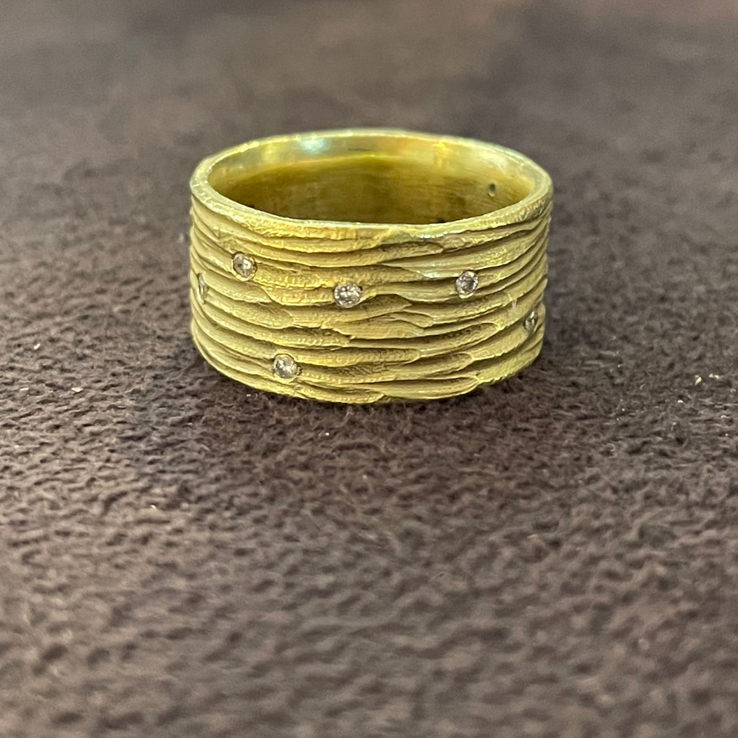 18K Dig Ring with Diamonds