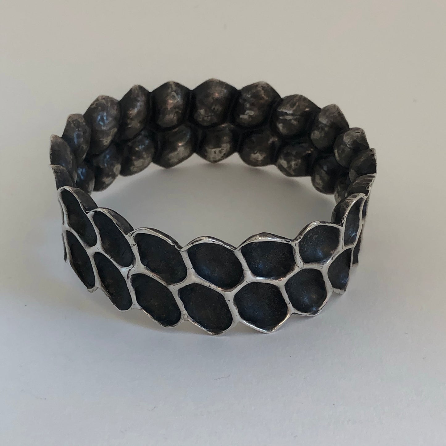Honeycomb cuff