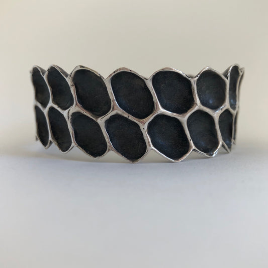 Honeycomb cuff